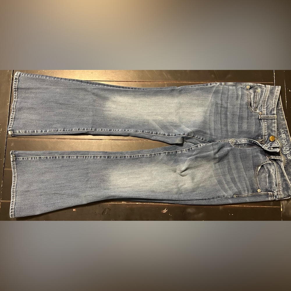 SOLD!! Size 10 Regular. American Eagle kick boot jeans.